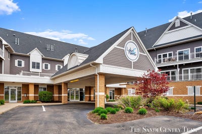 /international/us/917-w-savidge-street-spring-lake-mi-110105956964/