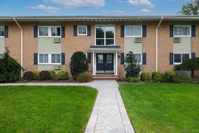 /international/us/41-mildred-place-north-babylon-ny-110120420273/