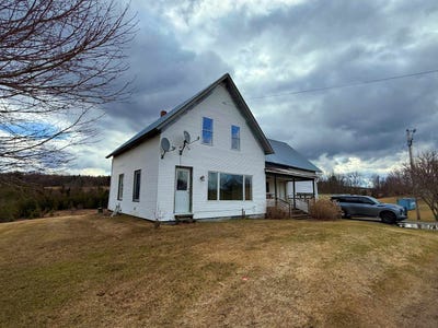 /international/us/2570-maple-hill-road-barton-vt-110107391293/