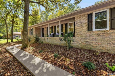 /international/us/172-hughes-circle-laceys-spring-al-110120454596/