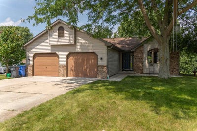 /international/us/202-sunset-circle-columbus-wi-110100995859/