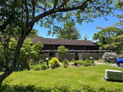 /international/us/44-penny-lane-ithaca-ny-110108963611/