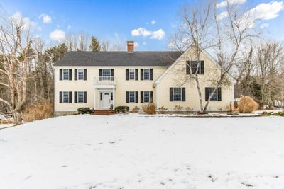/international/us/51-old-field-road-yarmouth-me-110105310547/