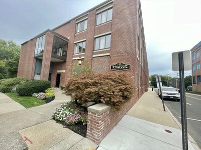 /international/us/128-warren-st-lowell-ma-110108539611/