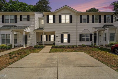 /international/us/512-misty-groves-circle-morrisville-nc-110107727227/
