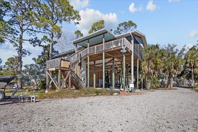 /international/us/16448-hodges-ave-cedar-key-fl-110097360034/