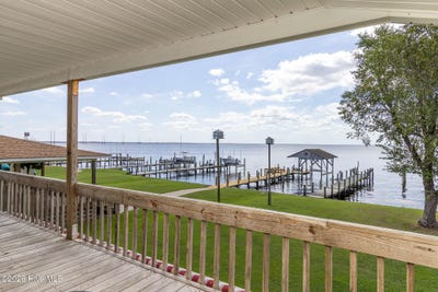 /international/us/528-surfside-drive-edenton-nc-110120550259/