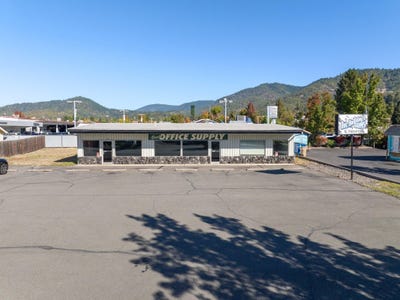 /international/us/126-ne-steiger-street-grants-pass-or-110106766369/