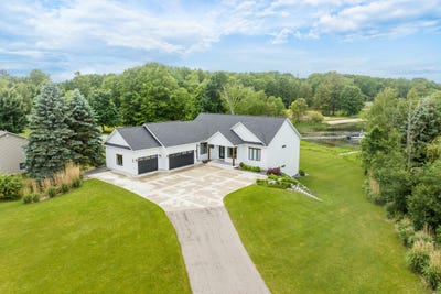 /international/us/504-s-e-silver-lake-road-traverse-city-mi-110104901463/