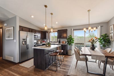 /international/us/635-strafford-drive-zumbrota-mn-110107876952/