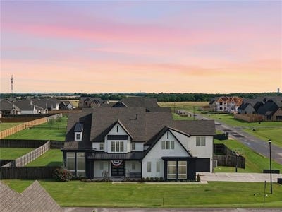 /international/us/15-w-166th-place-s-glenpool-ok-110106298951/