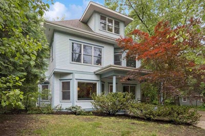 /international/us/216-magowan-ave-iowacity-ia-110099720971/