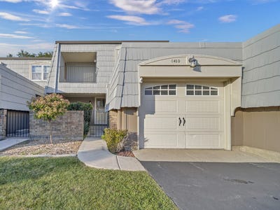 /international/us/640-burgundy-court-elk-grove-village-il-110110086532/