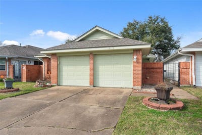 /international/us/16170-golden-sands-drive-houston-tx-110108535444/