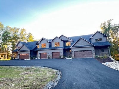 /international/us/24-hill-crest-lane-lake-george-ny-110107155171/