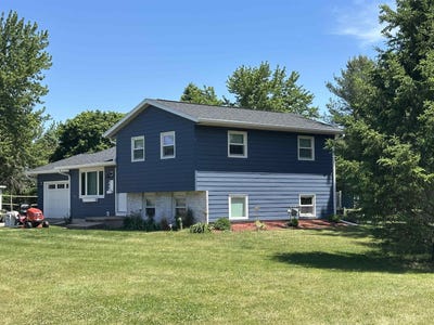 /international/us/944-ash-lane-stoughton-wi-110108394137/