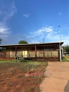 /international/us/221-sage-lane-childress-tx-110119413484/