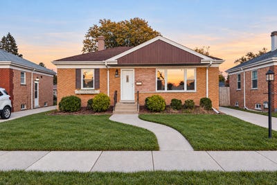 /international/us/1821-mayfair-avenue-westchester-il-110120464991/