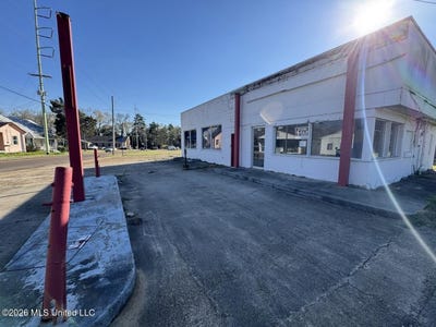 /international/us/104-homochitto-street-natchez-ms-110107439203/
