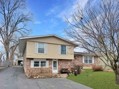 /international/us/314-plum-street-lake-in-the-hills-il-110107337722/