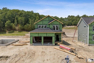 /international/us/9-feldspar-lane-cumberland-me-110099128409/