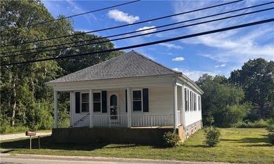 /international/us/1745-eagleville-road-tiverton-ri-110100915949/