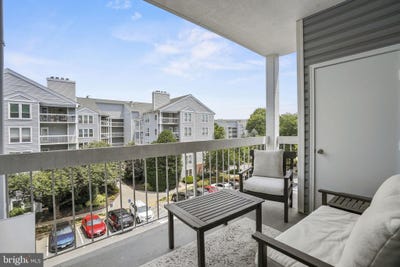 /international/us/3178-summit-square-drive-oakton-va-110108612551/