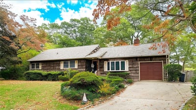 /international/us/57-hiawatha-drive-brightwaters-ny-110102943395/