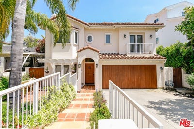 /international/us/16790-marquez-ave-pacific-palisades-ca-110107551319/