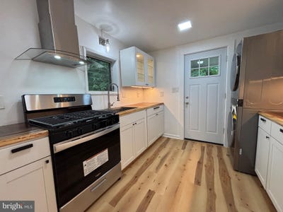 /international/us/323-d-street-millville-nj-110100264759/