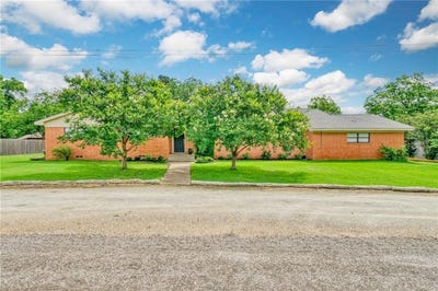 /international/us/801-north-center-street-franklin-tx-110100132616/