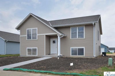 /international/us/2113-lunden-street-st-peter-mn-110108357481/