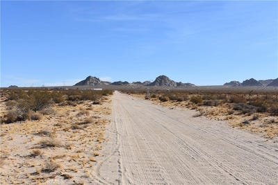 /international/us/1-hobart-rd-camp-rock-lucerne-valley-ca-110102453807/