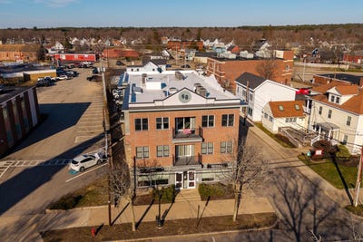 /international/us/68-s-main-street-rochester-nh-110107695251/