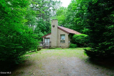 /international/us/303-lakeshore-drive-sandisfield-ma-110107714169/