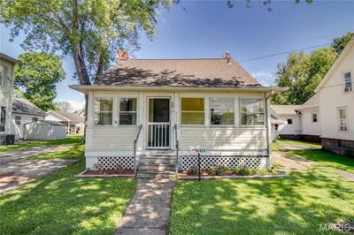 /international/us/313-e-prairie-street-jerseyville-il-110099876786/