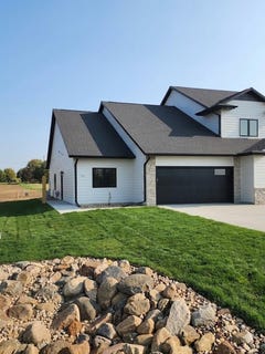 /international/us/2901-jenny-cir-yankton-sd-110107464568/