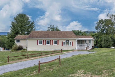 /international/us/149-appalachian-rise-lexington-va-110120686034/