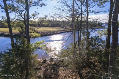 /international/us/smith-creek-road-vandemere-nc-110103341830/