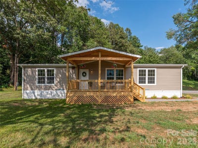 /international/us/15-joe-davis-road-sylva-nc-110104222619/
