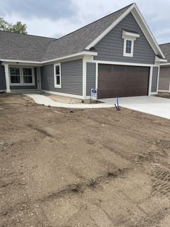 /international/us/1042-bellview-meadow-drive-sw-byron-center-mi-110108415756/