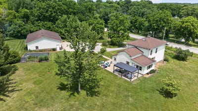 /international/us/2458-s-madison-road-beloit-wi-110108872498/