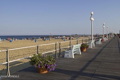 /international/us/200-1st-avenue-avon-by-the-sea-nj-110106446220/