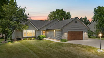 /international/us/n60w24612-lynette-pass-sussex-wi-110108550486/
