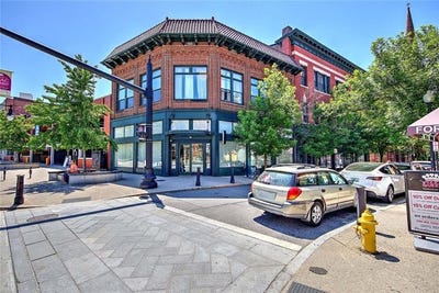 /international/us/225-weybosset-street-providence-ri-110108639399/