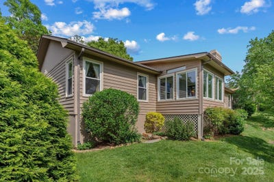 /international/us/4-b-hedgerose-court-asheville-nc-110100849543/