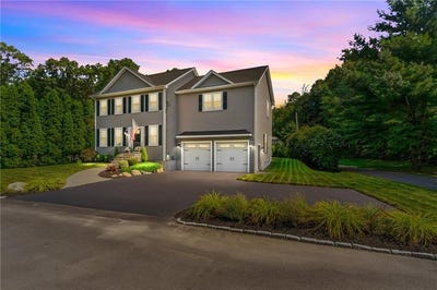 /international/us/20-grove-road-cumberland-ri-110107318429/