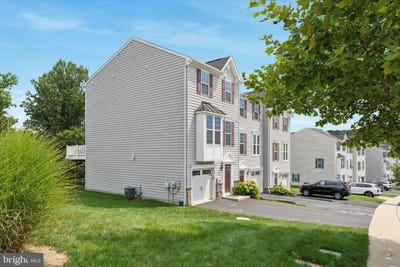 /international/us/1819-honeysuckle-court-downingtown-pa-110101438282/