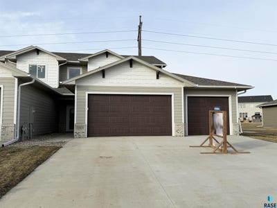 /international/us/5925-s-spirea-ave-sioux-falls-sd-110105523016/