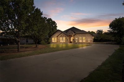 /international/us/1594-e-springcrest-circle-lancaster-tx-110120462249/